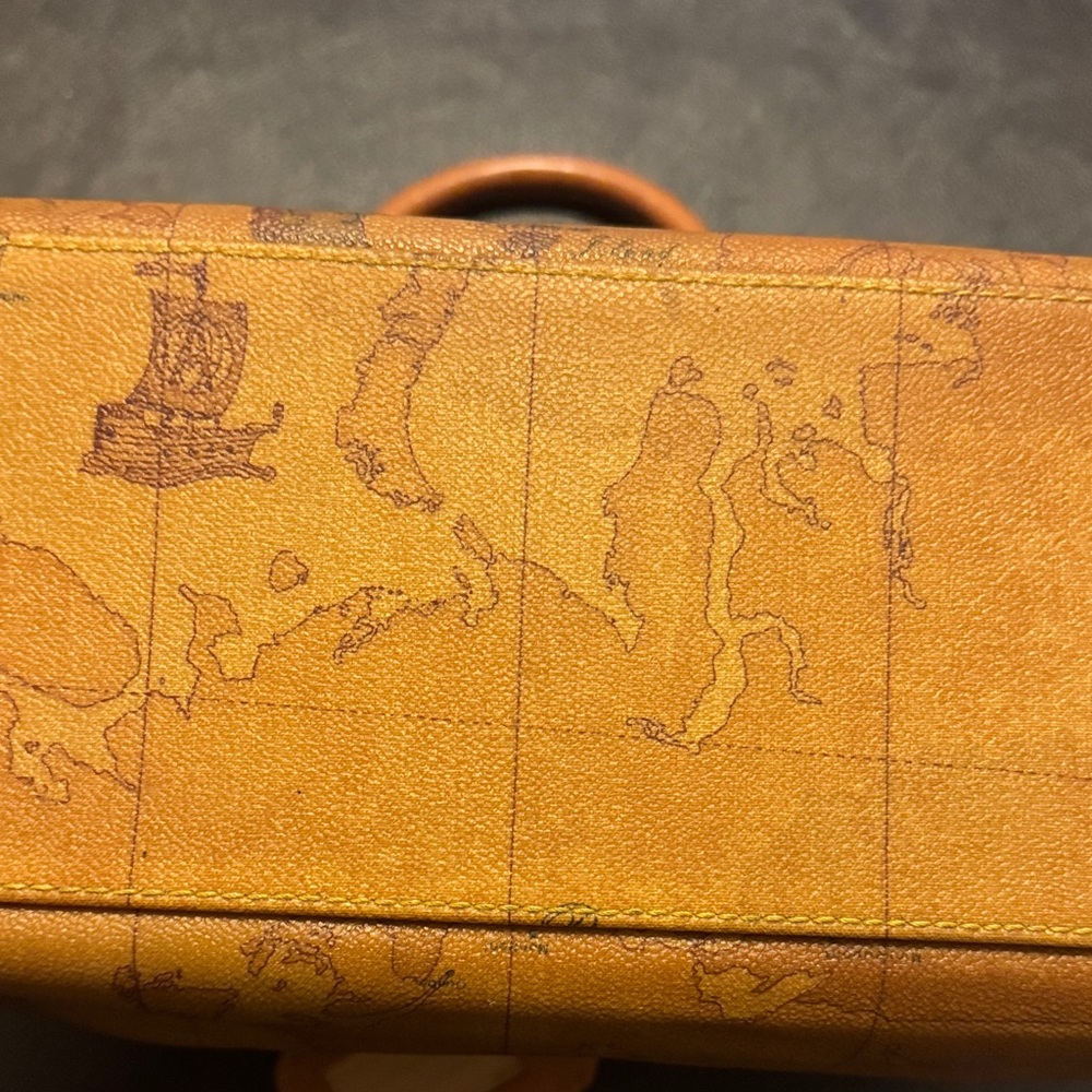Alviero Martini Vintage Classic Map Design Leather Boston Bag With Luggage Tag - Picture 5 of 11